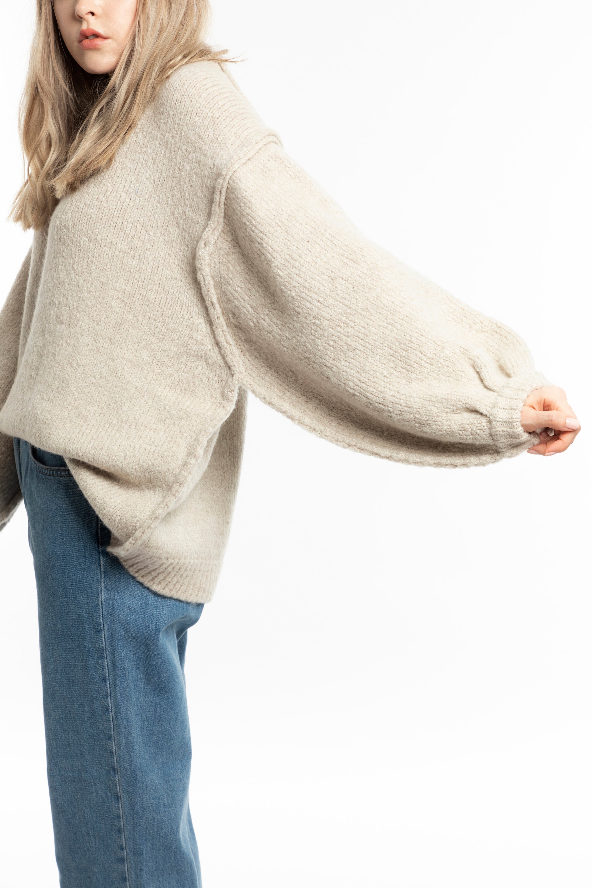 oversized_sweater_03_2048x.jpg oversized_sweater_03_2048x.jpg